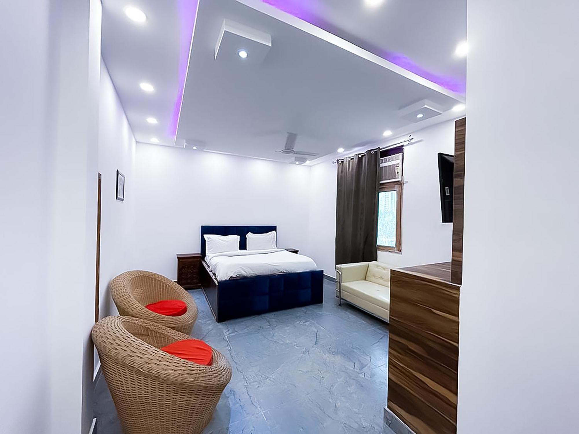 Hotel Js Garden - Near Jaypee Hospital ノイダ エクステリア 写真