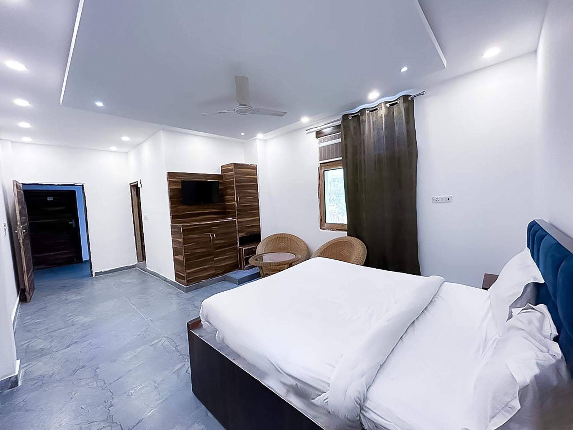 Hotel Js Garden - Near Jaypee Hospital ノイダ エクステリア 写真