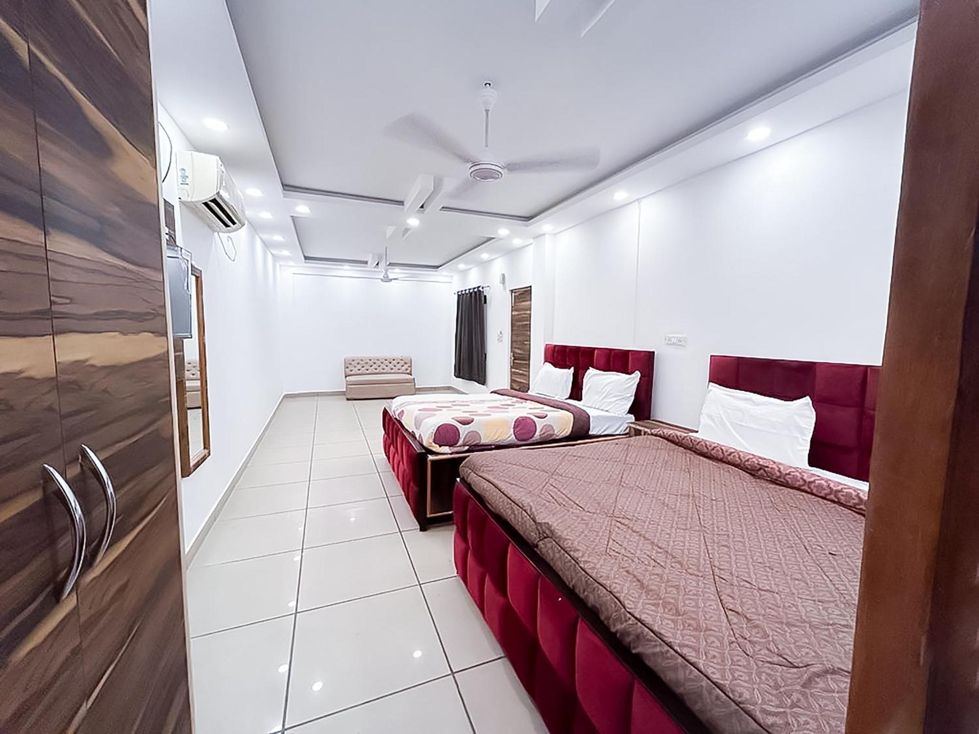 Hotel Js Garden - Near Jaypee Hospital ノイダ エクステリア 写真